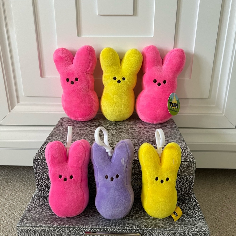 NWOT Peeps bundle. 3 6” plush and 3 4” backpack clip peeps.